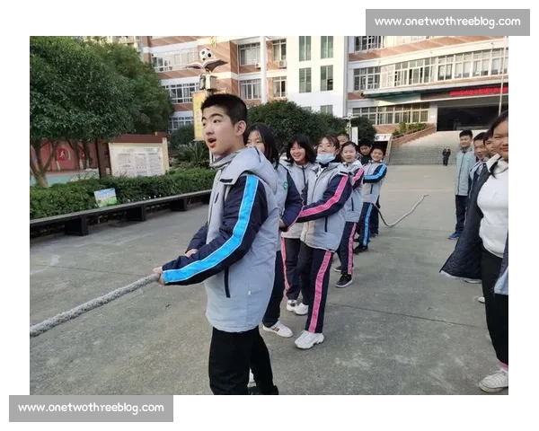 那场凝聚力量与友谊的校园拔河比赛激荡心灵的精彩回忆录瞬间纪事